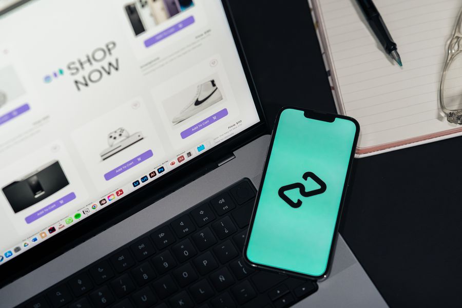 Site sur ordinateur et smartphone