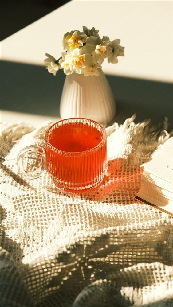 Tasse de tisane au soleil
